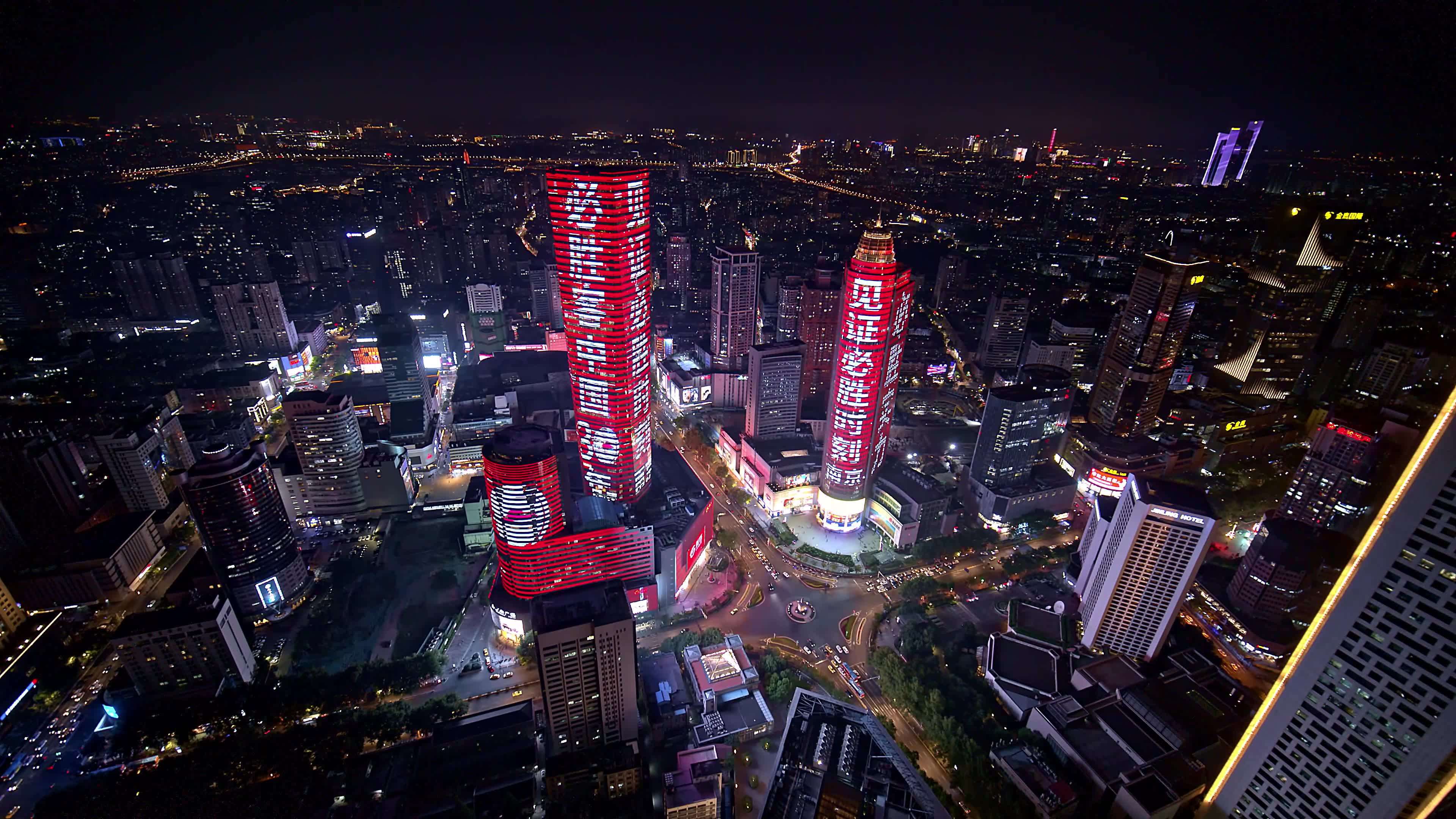 见证必胜时刻02南京新街口点亮巨幕共庆必胜客中国30周年