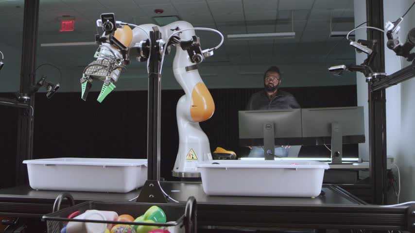 自动擦桌子机器人图片